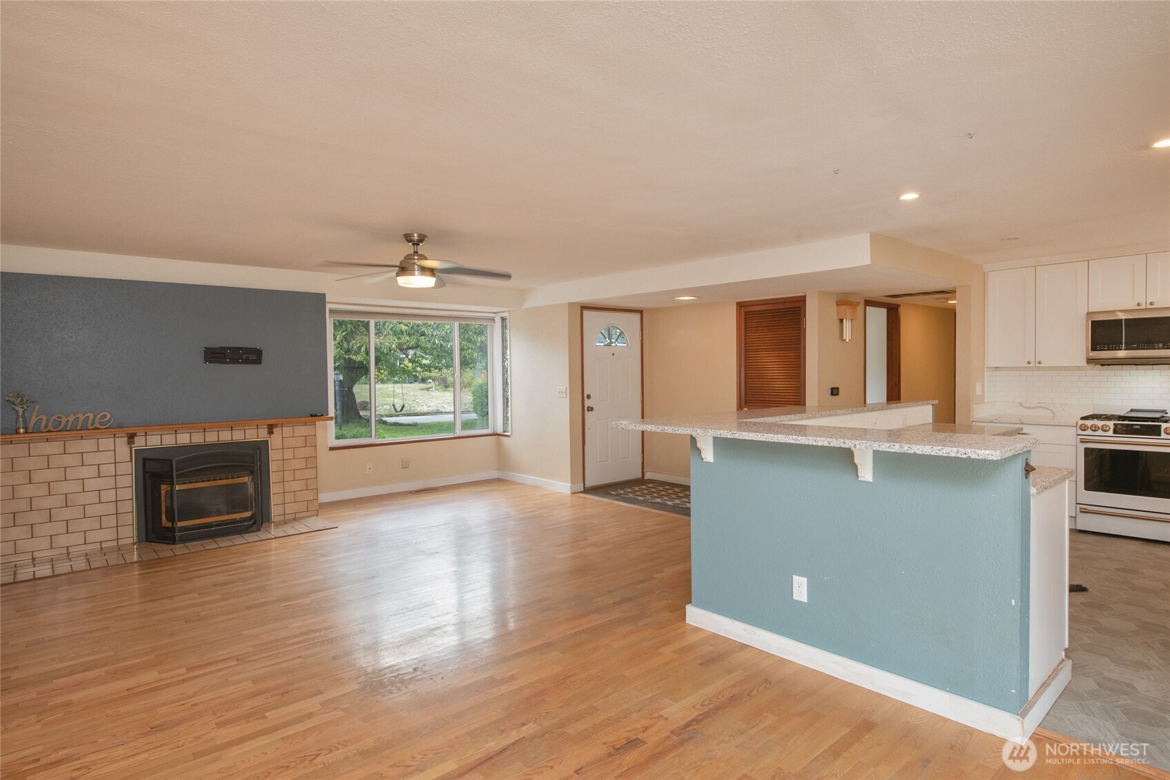 1919 Clovercrest Street Enumclaw, WA 98022 - Photo 12 of 30 an empty room with kitchen and entrance door