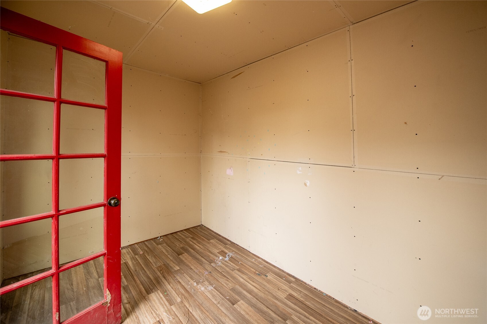 1919 Clovercrest Street Enumclaw, WA 98022 - Photo 29 of 30 a view of a room with wooden floor