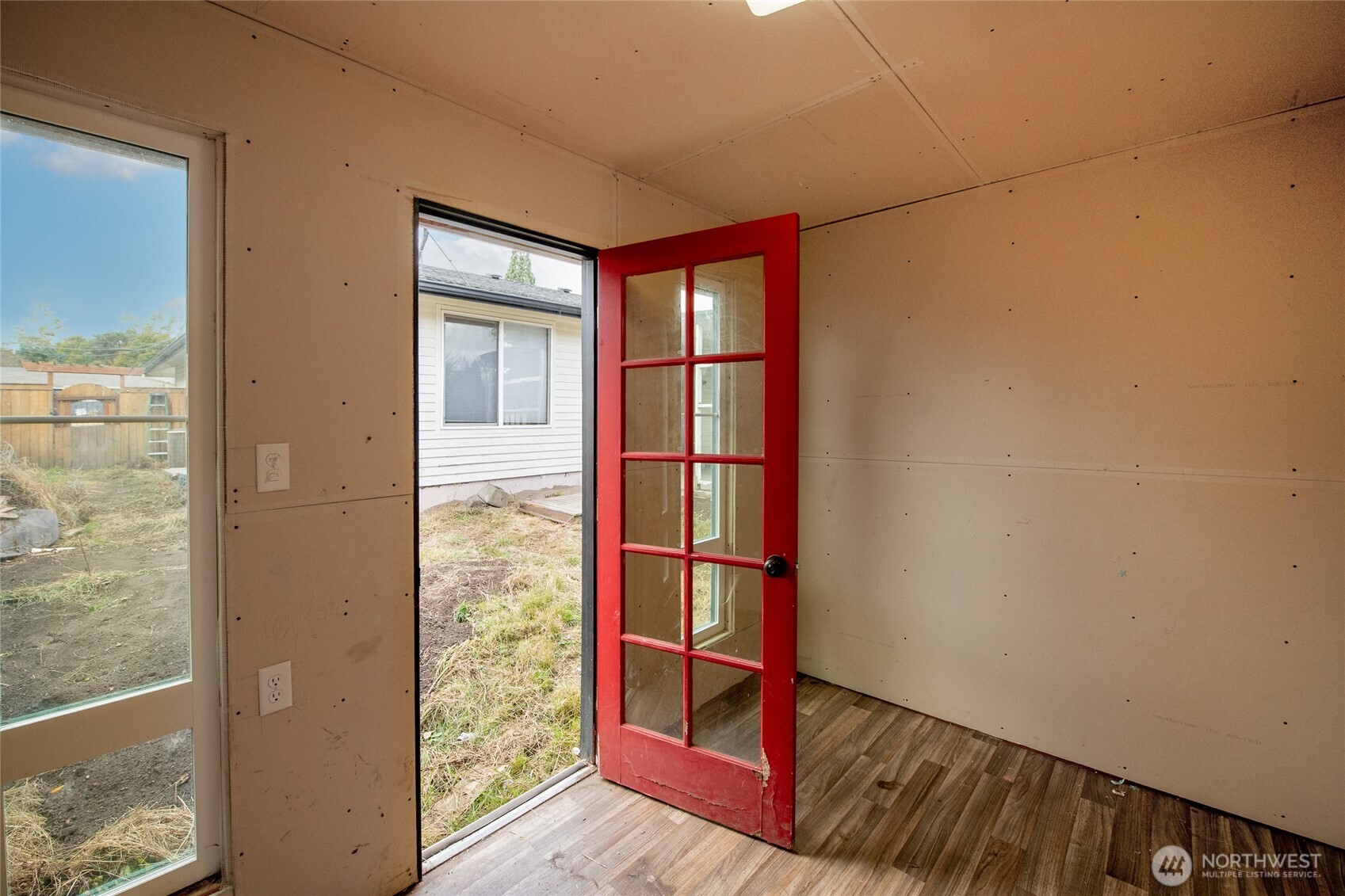 1919 Clovercrest Street Enumclaw, WA 98022 - Photo 30 of 30 a room with windows