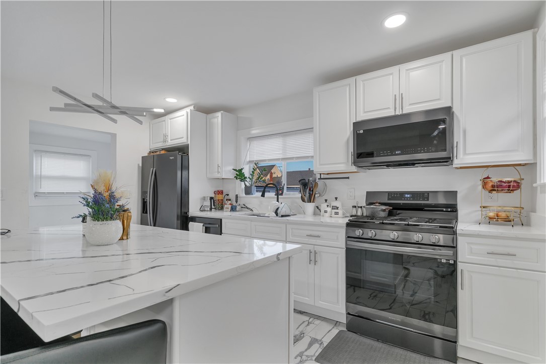 215 Kenyon Avenue Pawtucket, RI 02861 - Photo 7 of 30