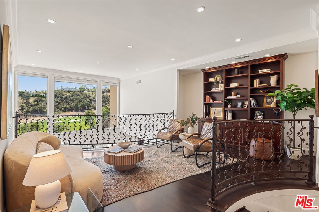 2125 Ridge Drive Los Angeles, CA 90049 - Photo 14 of 32