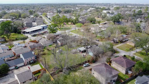 $686,800 | 9229 Kerrwood Lane, Houston, TX 77080