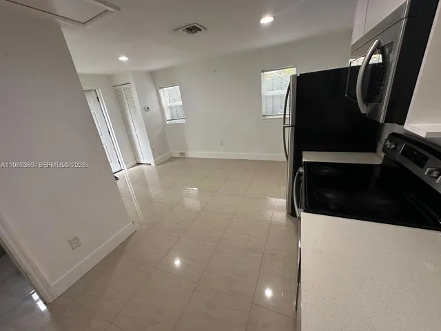$1,800 | 920 Northwest 22nd Court, Miami, FL 33125