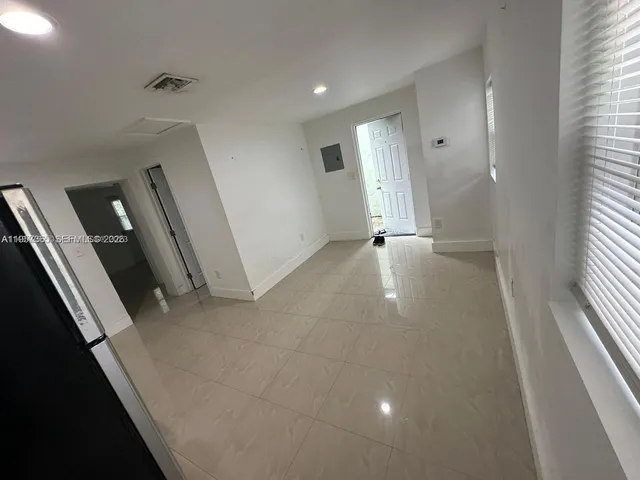 $1,800 | 920 Northwest 22nd Court, Miami, FL 33125