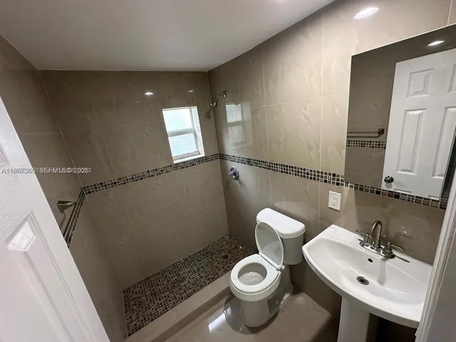 $1,800 | 920 Northwest 22nd Court, Miami, FL 33125