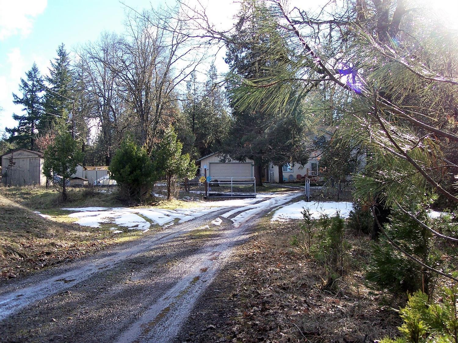 2140 Obenchain Road Eagle Point, OR 97524 - Photo 2 of 31 drive way