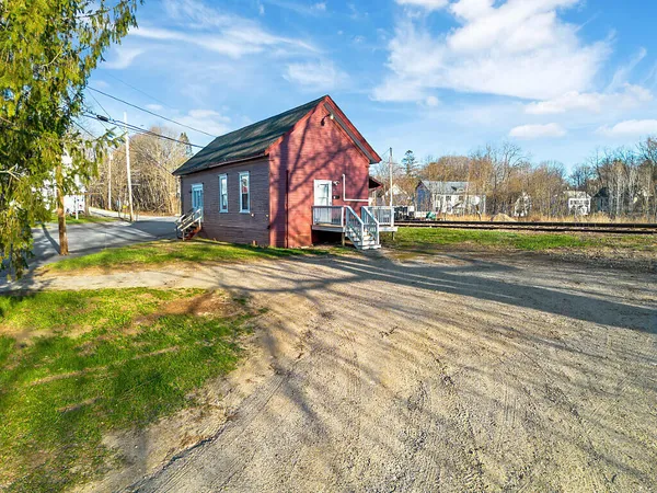 $199,900 | 63 Elm Street, Mechanic Falls, ME 04256