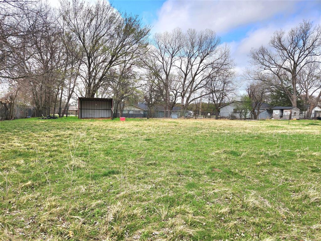 204 Ranch House Road Willow Park, TX 76087 - Photo 7 of 22 a view of a yard with a house
