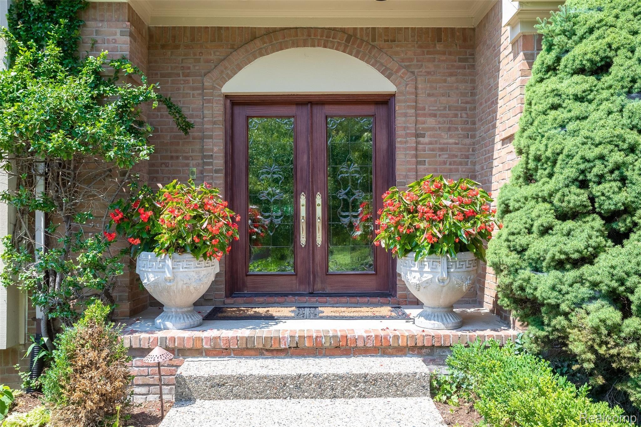 56 Vaughan-Ridge Road Bloomfield Hills, MI 48304 - Photo 2 of 41 56 Vaughan Ridge Road