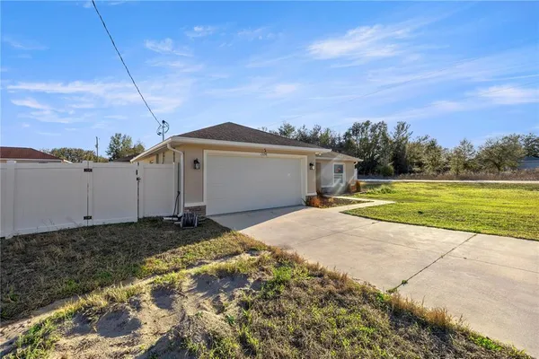 $2,200 | 13196 Southwest 106th Street, Dunnellon, FL 34432