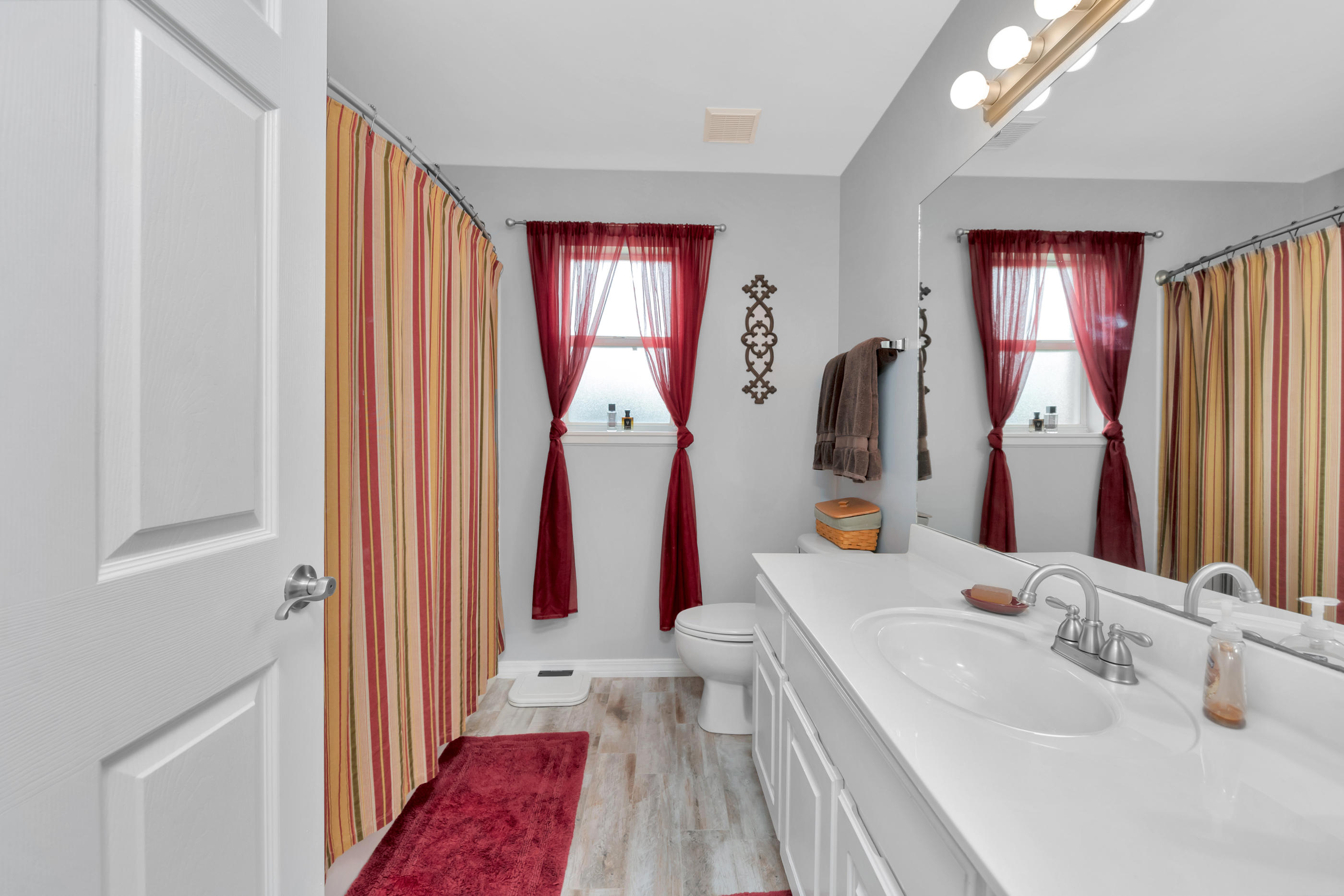 7159 Riverview Road Navarre, FL 32566 - Photo 26 of 36 a bathroom with 2 sink tub and a mirror