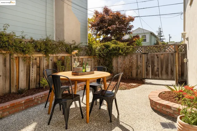 a view of a dinning table and chairs in the patio