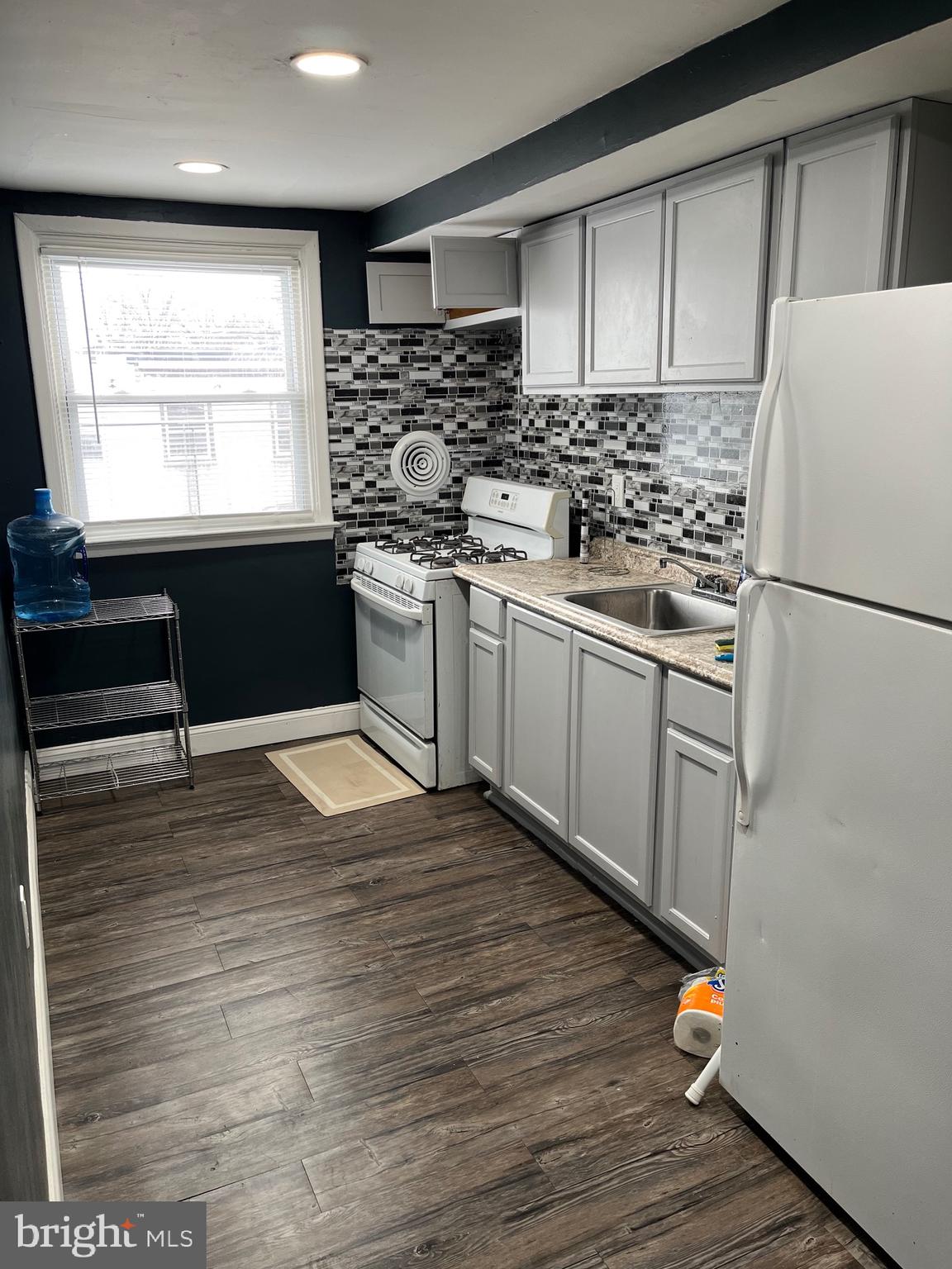 7130 Clinton Road Upper Darby, PA 19082 - Photo 3 of 12