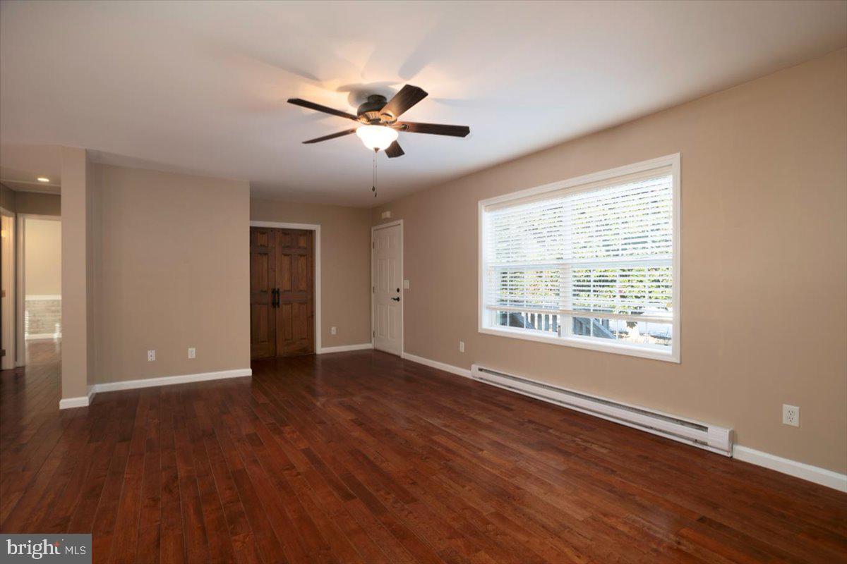 6117 Delaware Line Road Rhodesdale, MD 21659 - Photo 3 of 23 Living Room