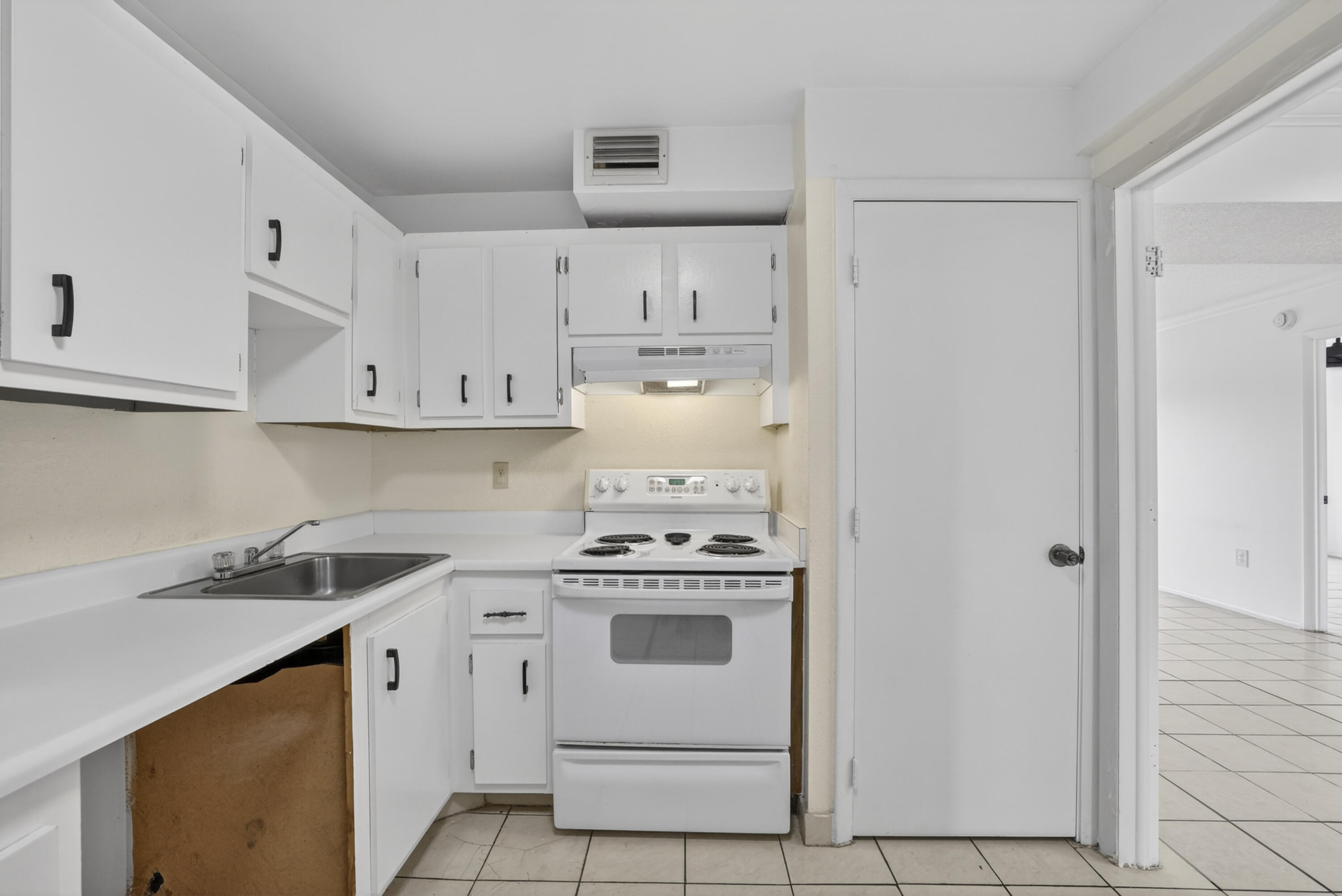 4174 Inverrary Drive, Unit 513 Lauderhill, FL 33319 - Photo 4 of 36 10-print-8I8A1965