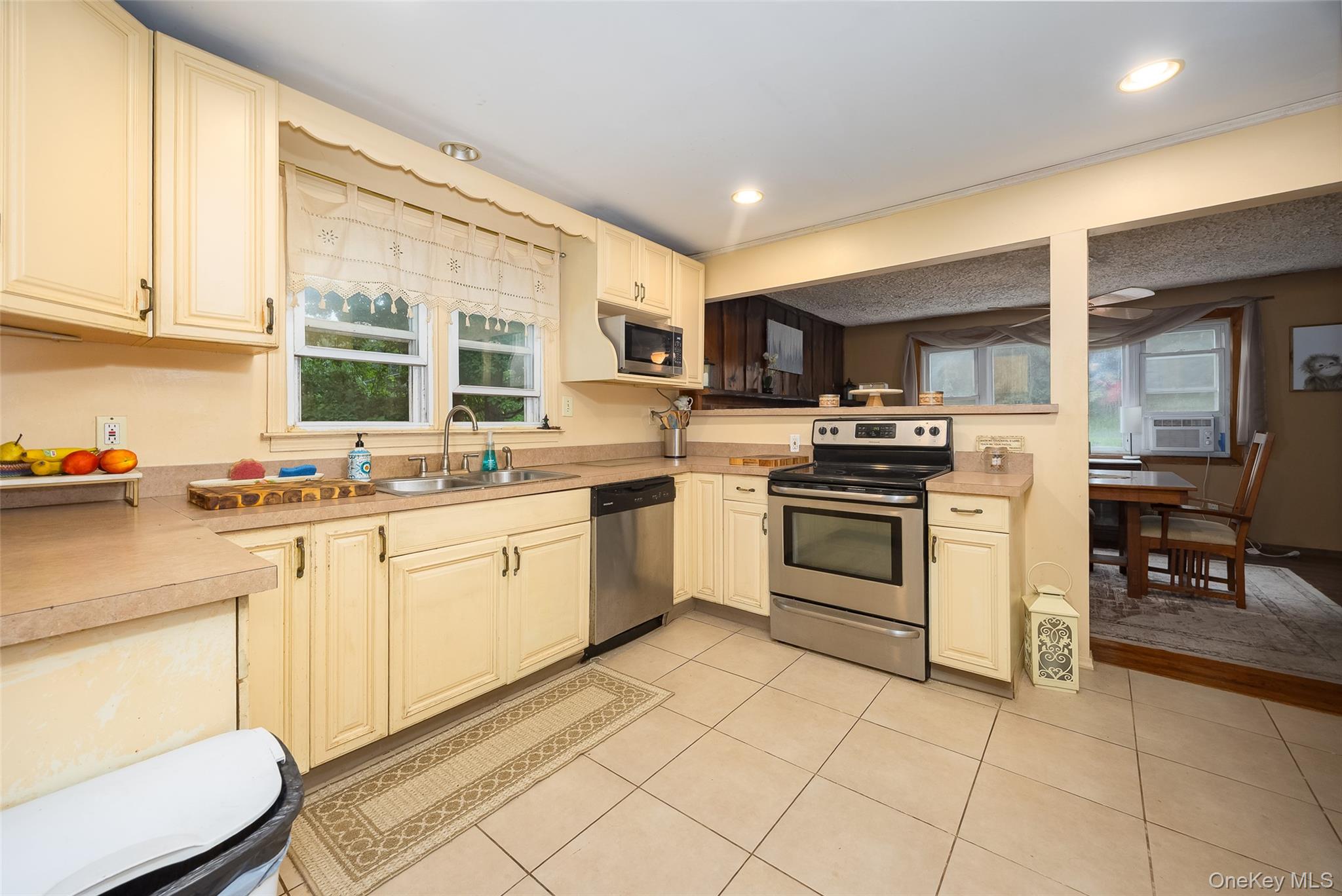 24 Dutchess Hill Road Poughkeepsie, NY 12601 - Photo 6 of 23