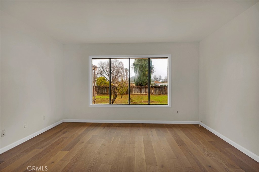 358 Sycamore Avenue Gustine, CA 95322 - Photo 8 of 37 an empty room with a window