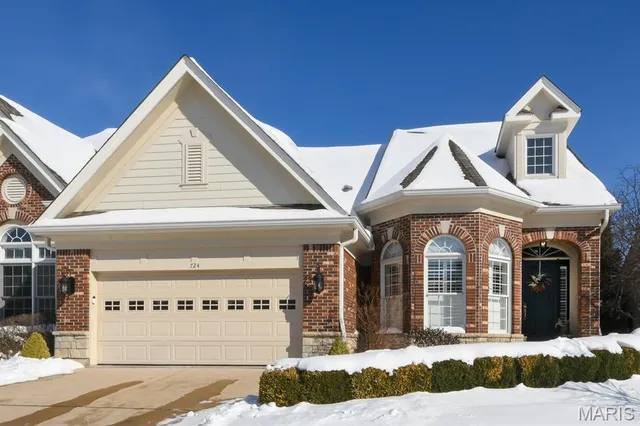 $795,000 | 724 Clayton Corners Drive, Ballwin, MO 63011