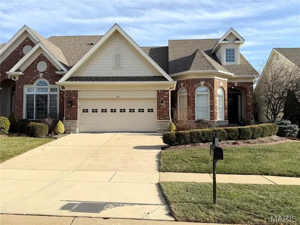 $795,000 | 724 Clayton Corners Drive, Ballwin, MO 63011