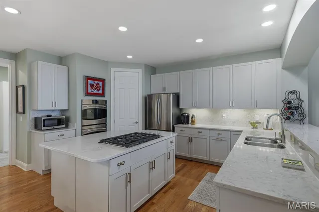 $795,000 | 724 Clayton Corners Drive, Ballwin, MO 63011