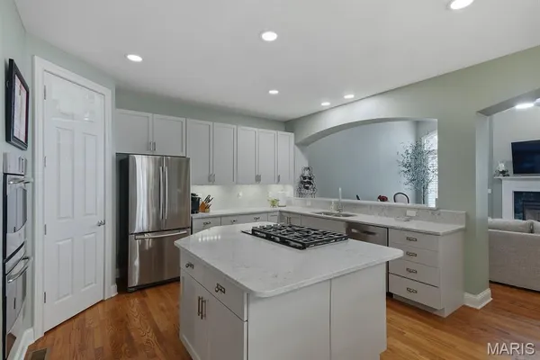 $795,000 | 724 Clayton Corners Drive, Ballwin, MO 63011