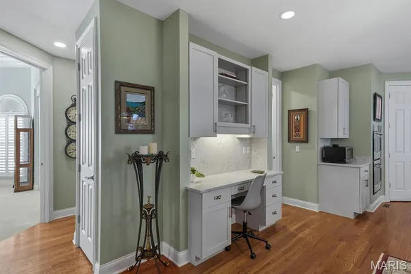 $795,000 | 724 Clayton Corners Drive, Ballwin, MO 63011