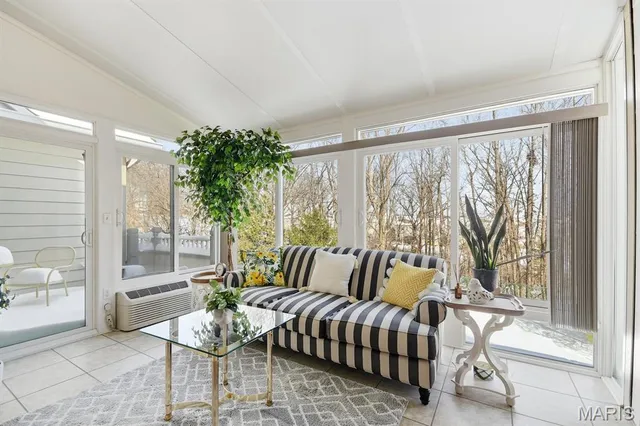 $795,000 | 724 Clayton Corners Drive, Ballwin, MO 63011