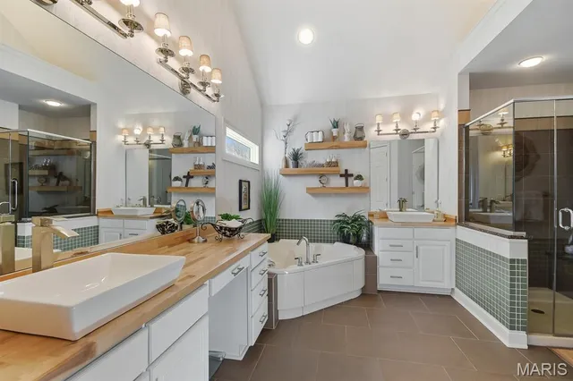 $795,000 | 724 Clayton Corners Drive, Ballwin, MO 63011