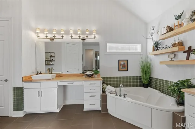 $795,000 | 724 Clayton Corners Drive, Ballwin, MO 63011