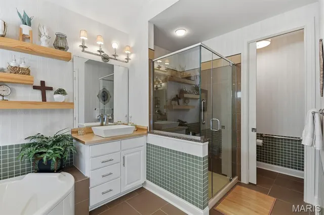 $795,000 | 724 Clayton Corners Drive, Ballwin, MO 63011