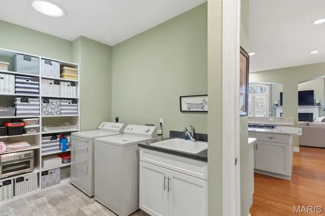 $795,000 | 724 Clayton Corners Drive, Ballwin, MO 63011