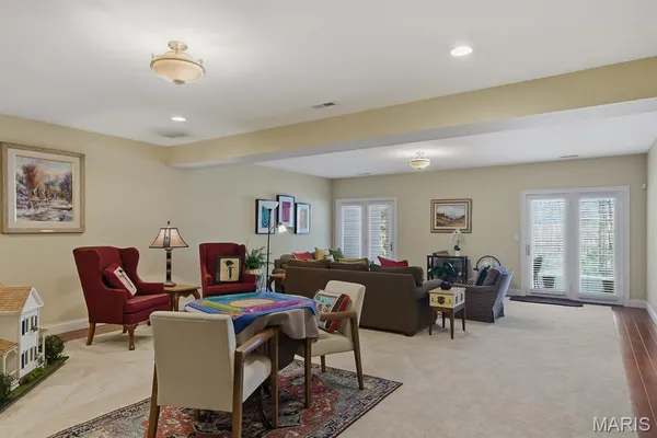 $795,000 | 724 Clayton Corners Drive, Ballwin, MO 63011