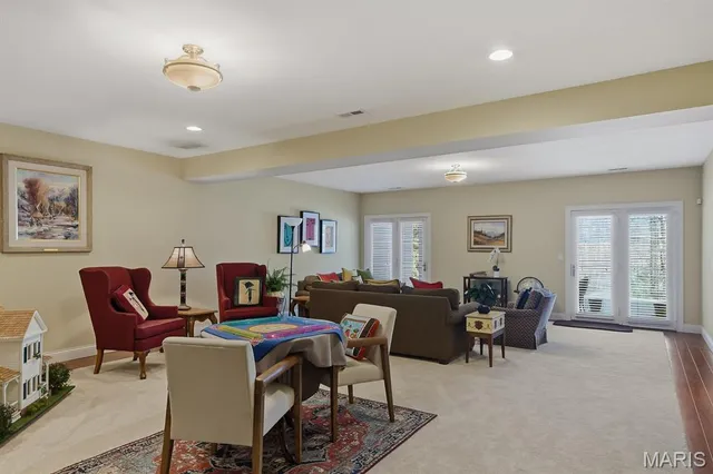 $795,000 | 724 Clayton Corners Drive, Ballwin, MO 63011