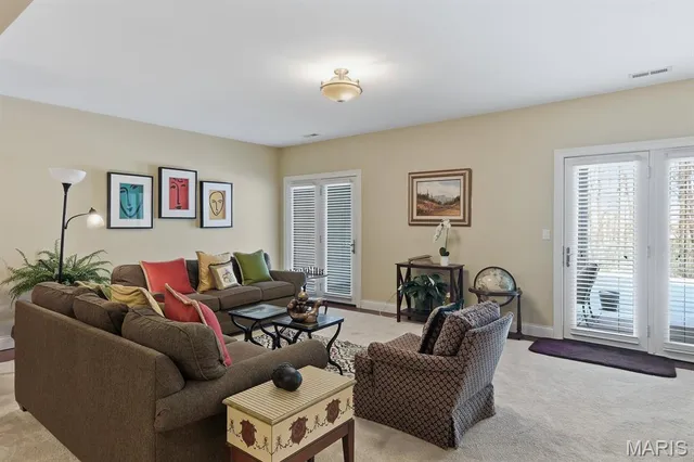 $795,000 | 724 Clayton Corners Drive, Ballwin, MO 63011