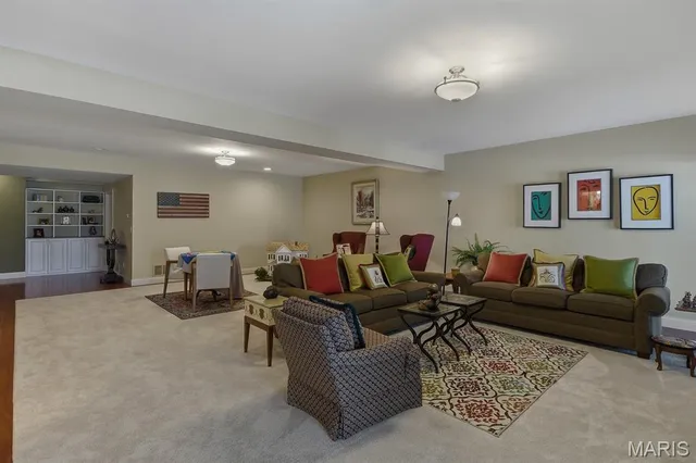 $795,000 | 724 Clayton Corners Drive, Ballwin, MO 63011