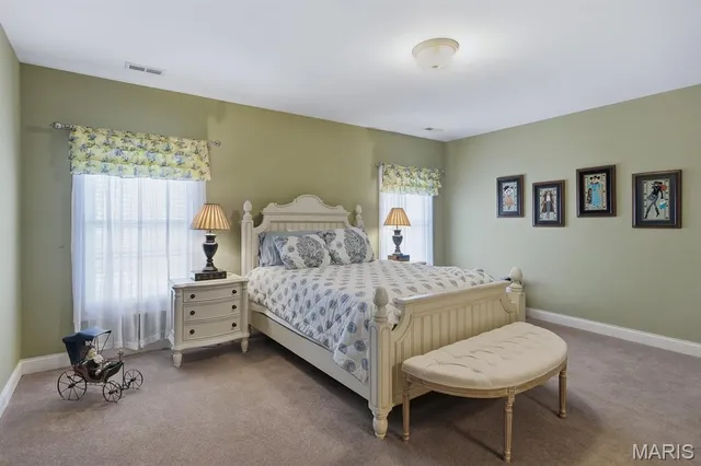 $795,000 | 724 Clayton Corners Drive, Ballwin, MO 63011