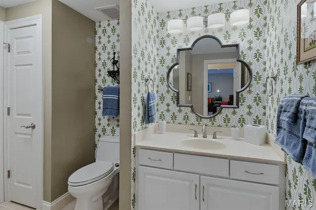 $795,000 | 724 Clayton Corners Drive, Ballwin, MO 63011