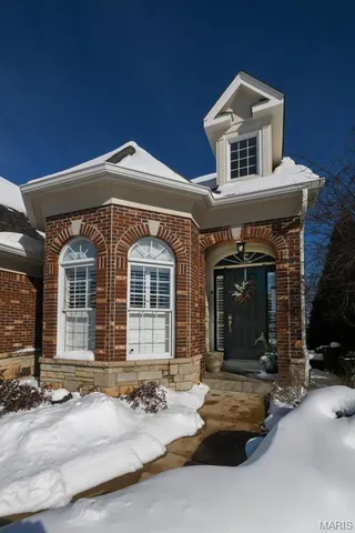 $795,000 | 724 Clayton Corners Drive, Ballwin, MO 63011