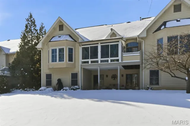 $795,000 | 724 Clayton Corners Drive, Ballwin, MO 63011