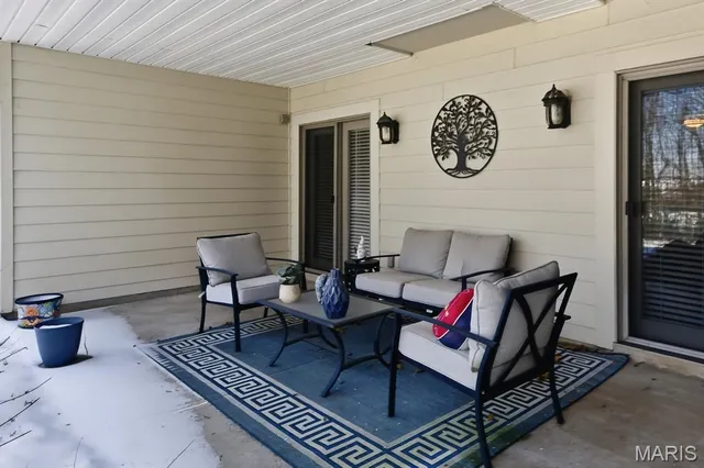 $795,000 | 724 Clayton Corners Drive, Ballwin, MO 63011