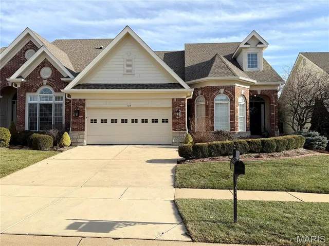 $795,000 | 724 Clayton Corners Drive, Ballwin, MO 63011