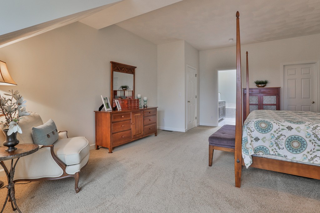 99 Hawthorne Village Road, Unit 99 Nashua, NH 03062 - Photo 18 of 20 Gallery Image 18