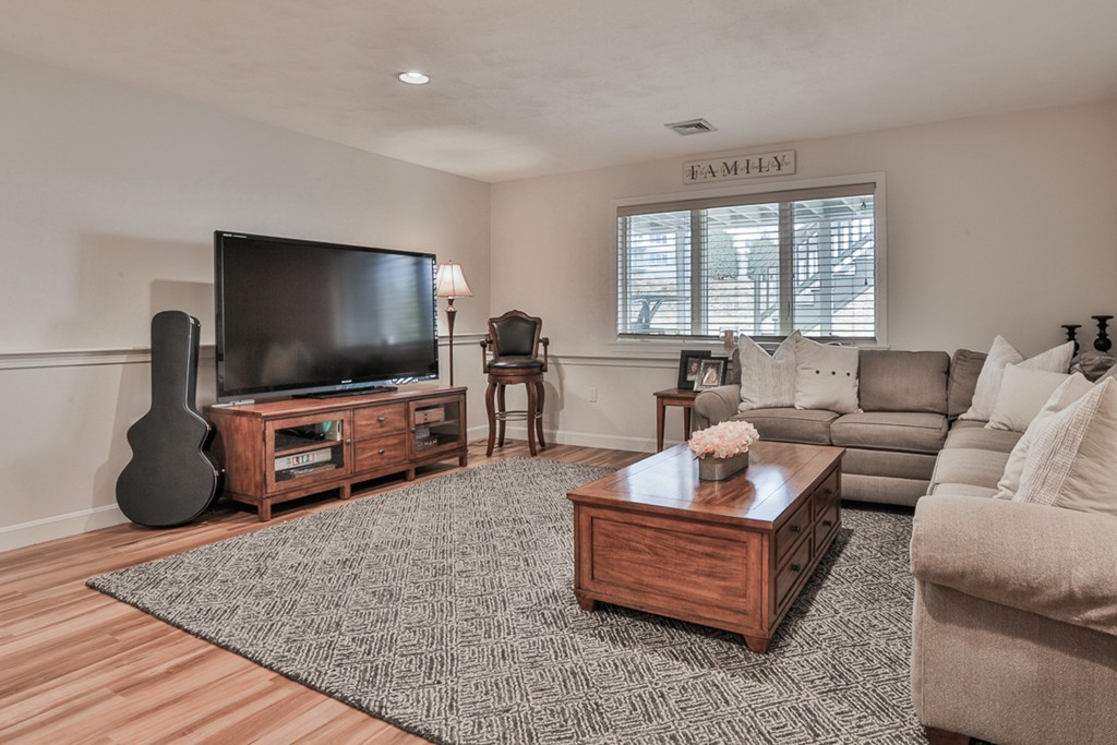 99 Hawthorne Village Road, Unit 99 Nashua, NH 03062 - Photo 19 of 20 Gallery Image 19