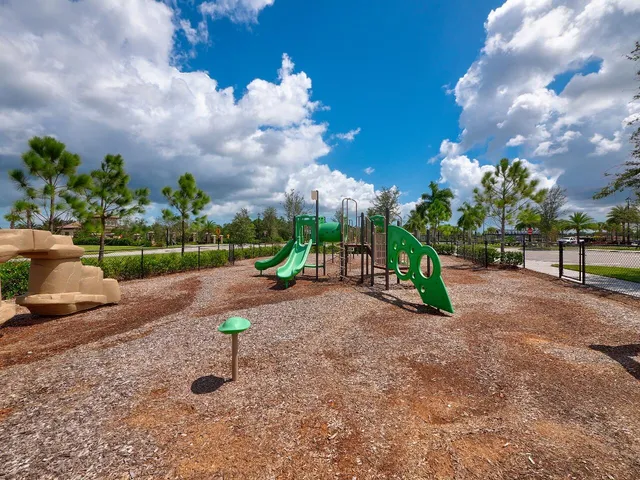 $429,900 | 564 Southeast Monet Drive, Port St. Lucie, FL 34984