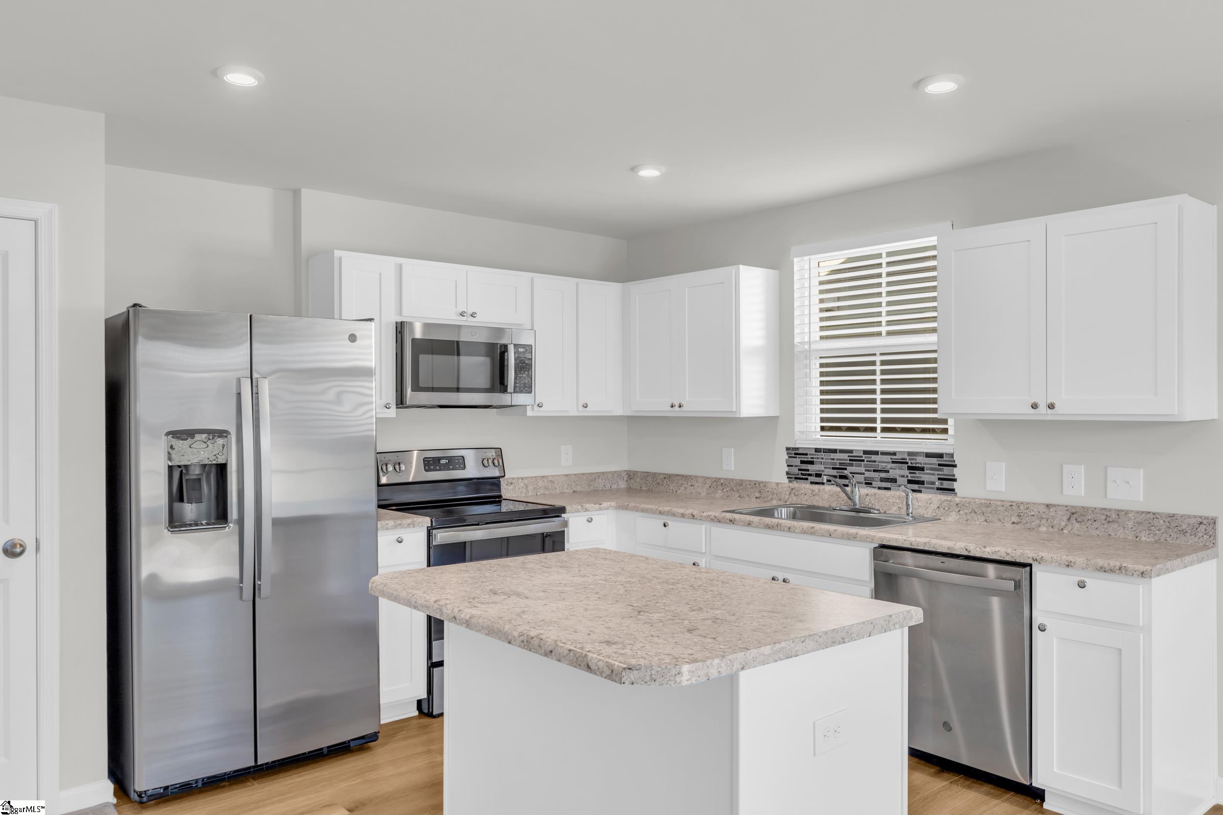 331 Callie Way Easley, SC 29642 - Photo 6 of 32