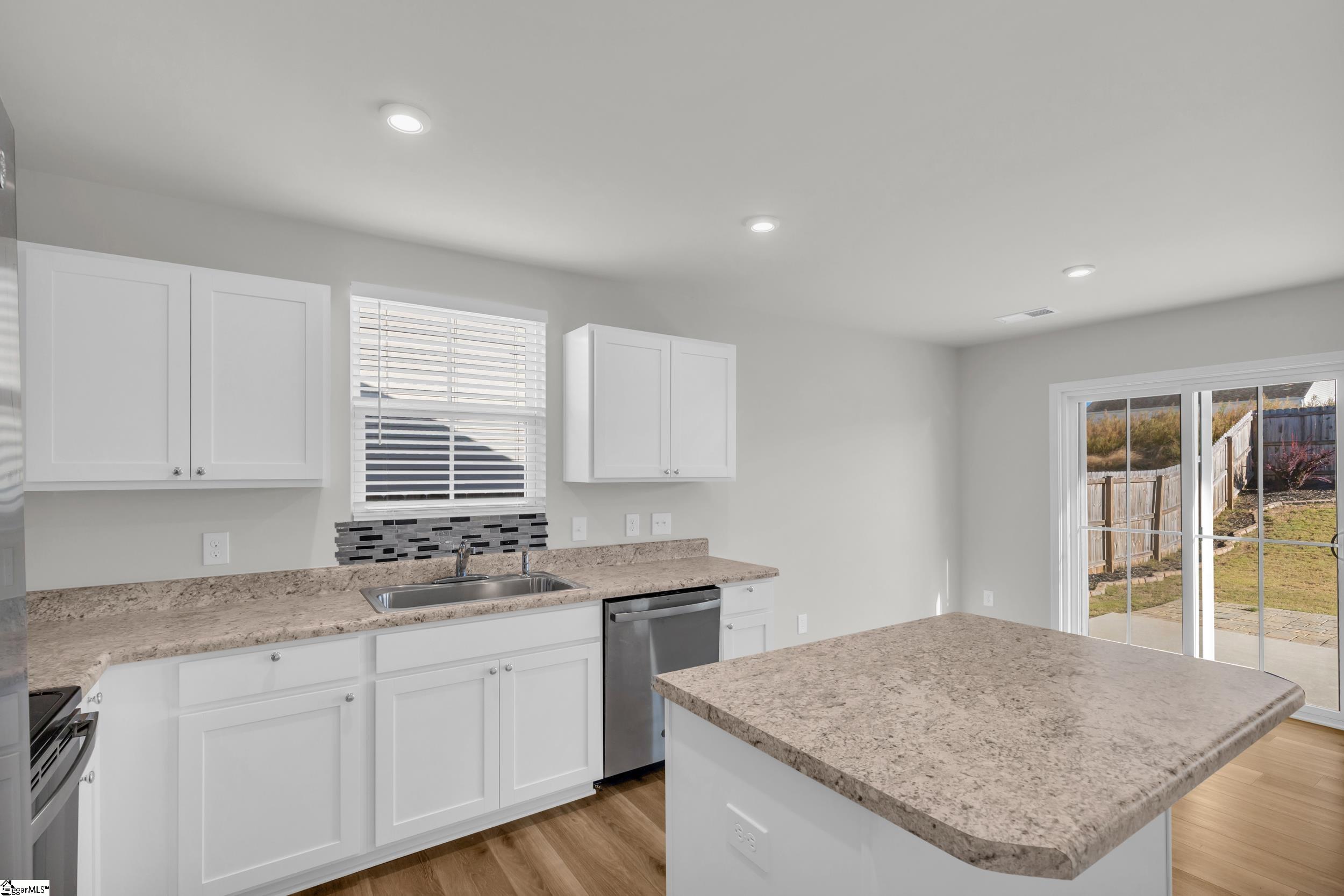 331 Callie Way Easley, SC 29642 - Photo 7 of 32