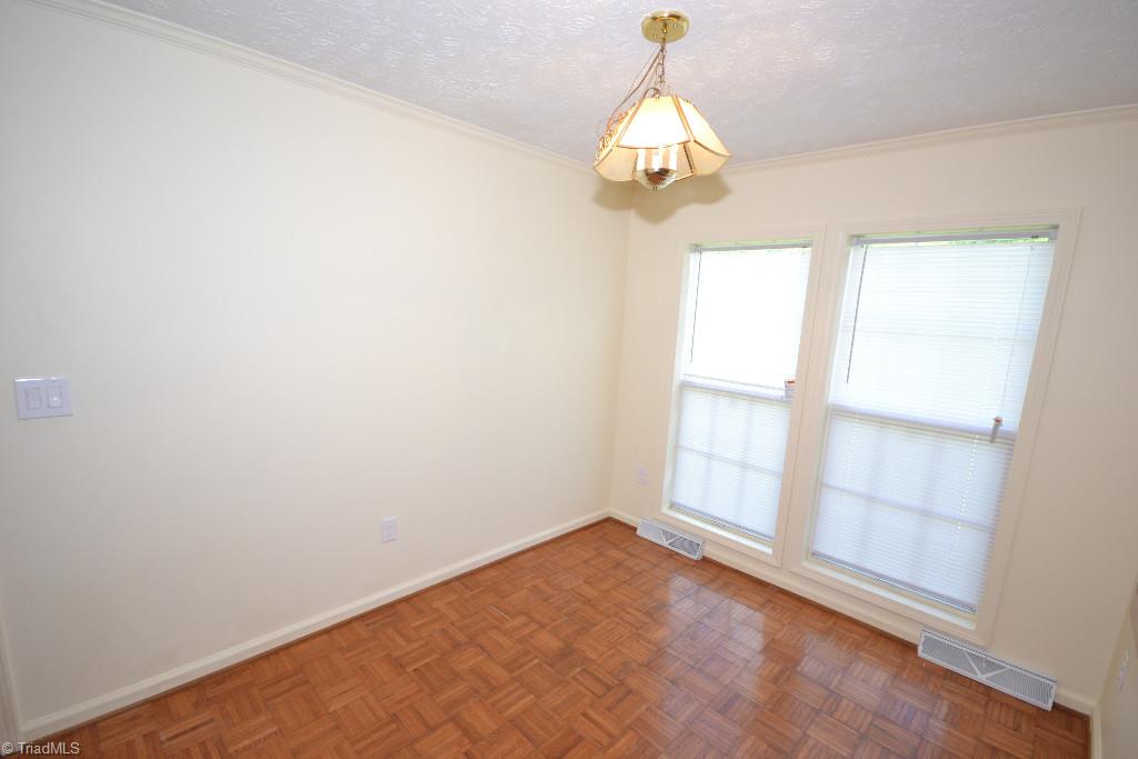 344 Deerfield Country Road Randleman, NC 27317 - Photo 12 of 30 Dining room