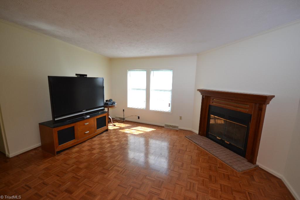344 Deerfield Country Road Randleman, NC 27317 - Photo 14 of 30 Living room