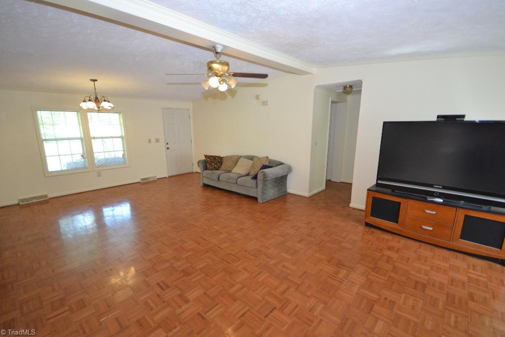 344 Deerfield Country Road Randleman, NC 27317 - Photo 16 of 30 Living room