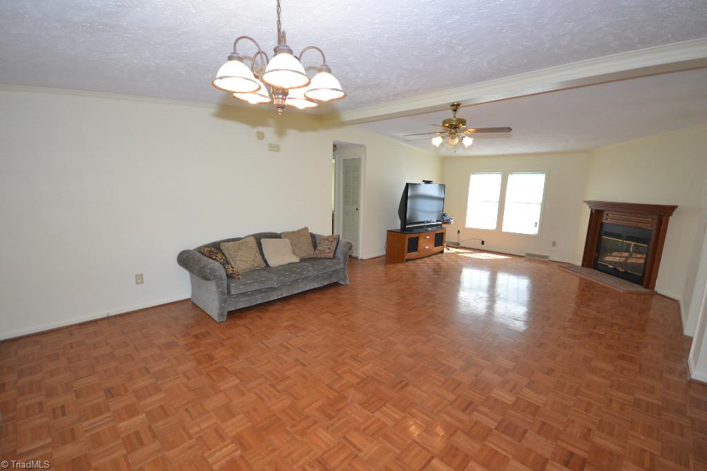 344 Deerfield Country Road Randleman, NC 27317 - Photo 17 of 30 Living room